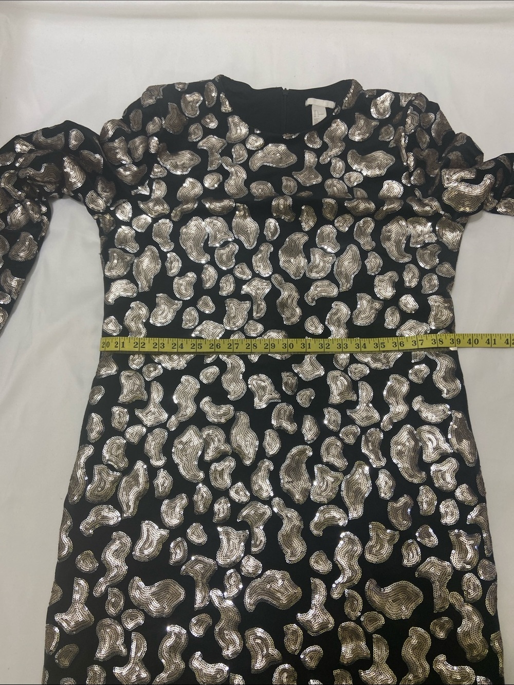 H&M Black velvet Long-Sleeve Shift Dress with Gold Sequin Animal Print. Size-L - Picture 7 of 13